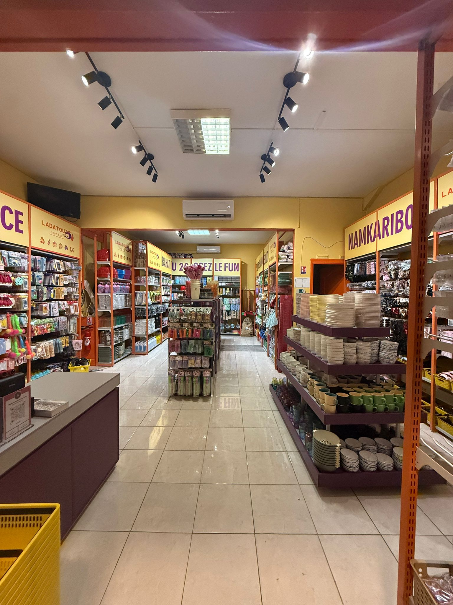 Magasin LADATOU à Kaweni